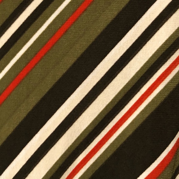 Sirens - Picture 5 of 6